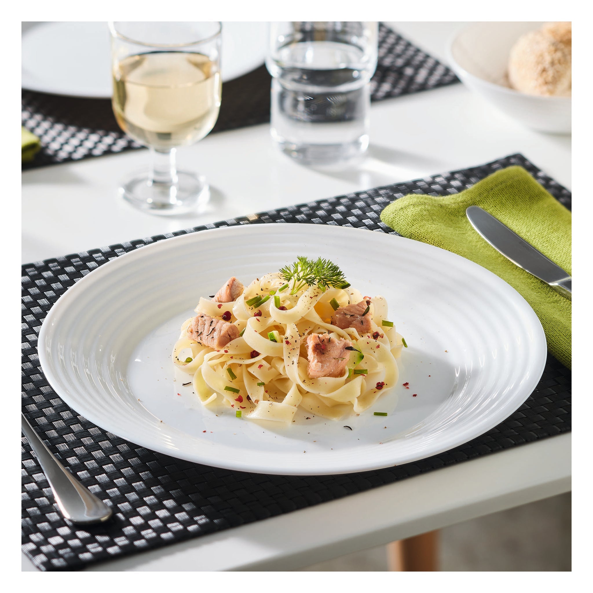 LUMINARC STAIRO WHITE OPAL TEMPERED GLASS LARGE DINNER PLATE, 270MM DIA